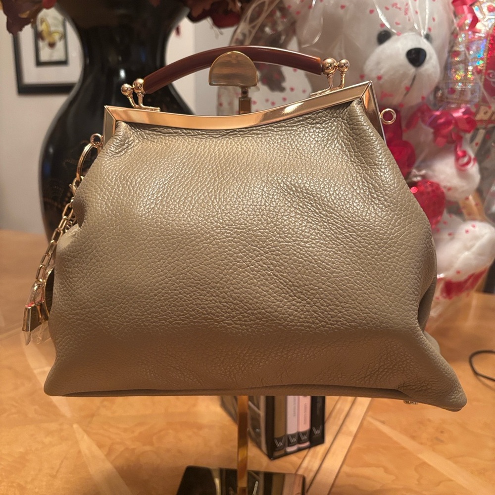 Like New Unbranded Tan shimmer Leather Handbag